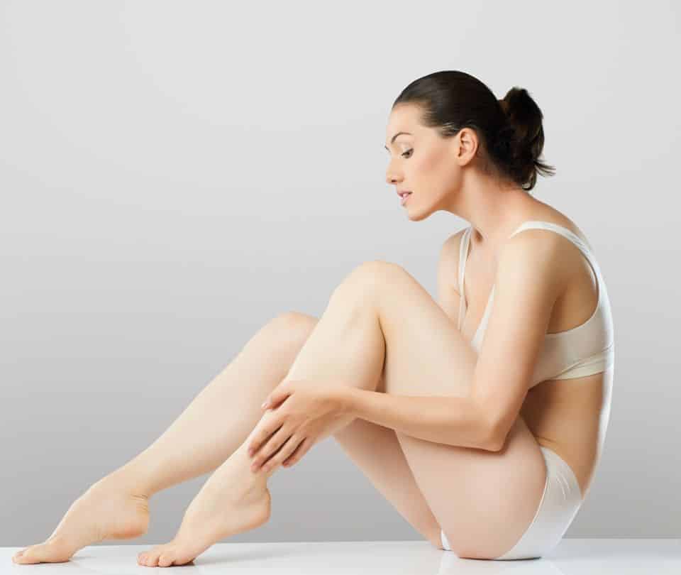 Aclarar la piel de forma natural codos y rodillas