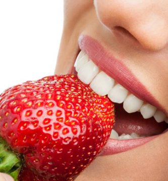 remedios caseros para blanquear los dientes con fresas
